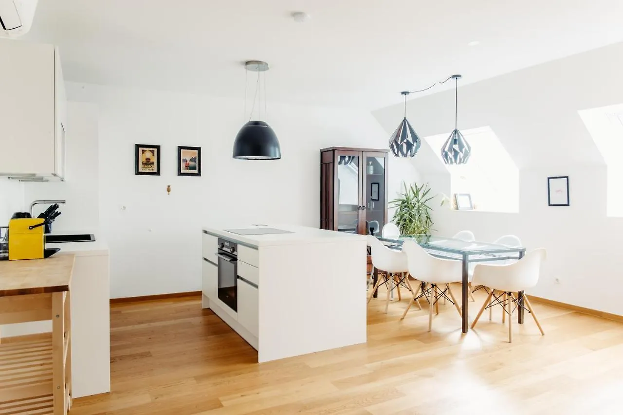 City Apartment Schloss Schonbrunn & Terrace Βιέννη